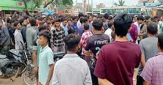 হবিগঞ্জে বাস-মোটরসাইকেল সংঘর্ষে কলেজ ছাত্র নিহত, সড়ক অবরোধ